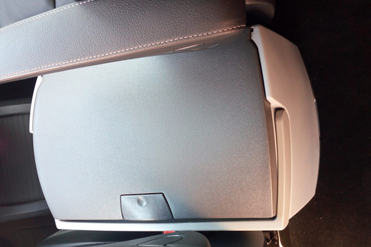 Mercedes V-Class headrest entertainment